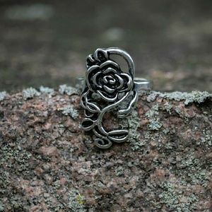 Silver rose flower leaf ring